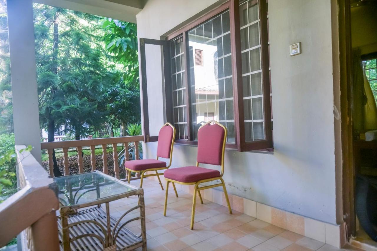 סאורהה Chitwan Paradise Hotel מראה חיצוני תמונה