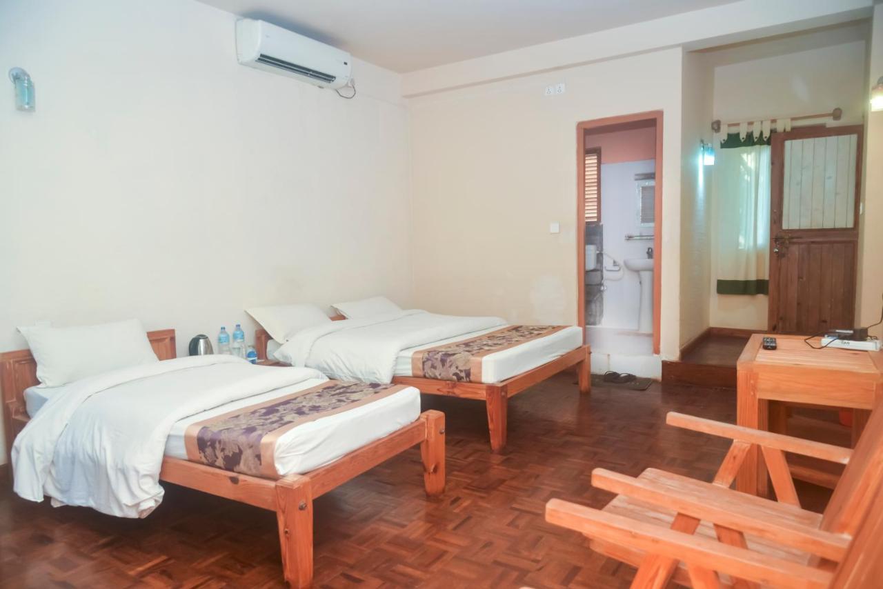 סאורהה Chitwan Paradise Hotel מראה חיצוני תמונה