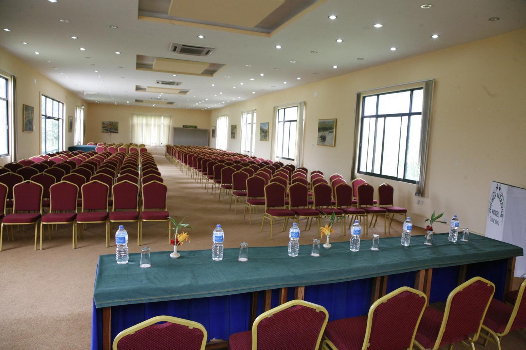 סאורהה Chitwan Paradise Hotel מראה חיצוני תמונה