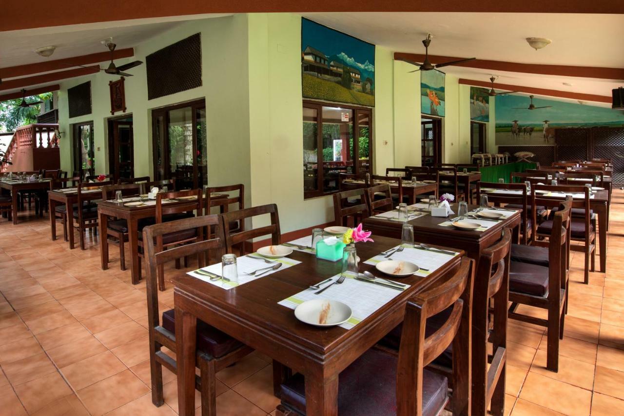 סאורהה Chitwan Paradise Hotel מראה חיצוני תמונה